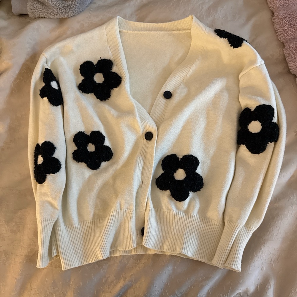 Cider Cream Cardigan with Black Flower Appliquรฉs